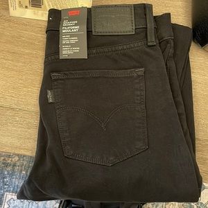 NEW! Black Levi’s 311 shaping skinny jeans 👖